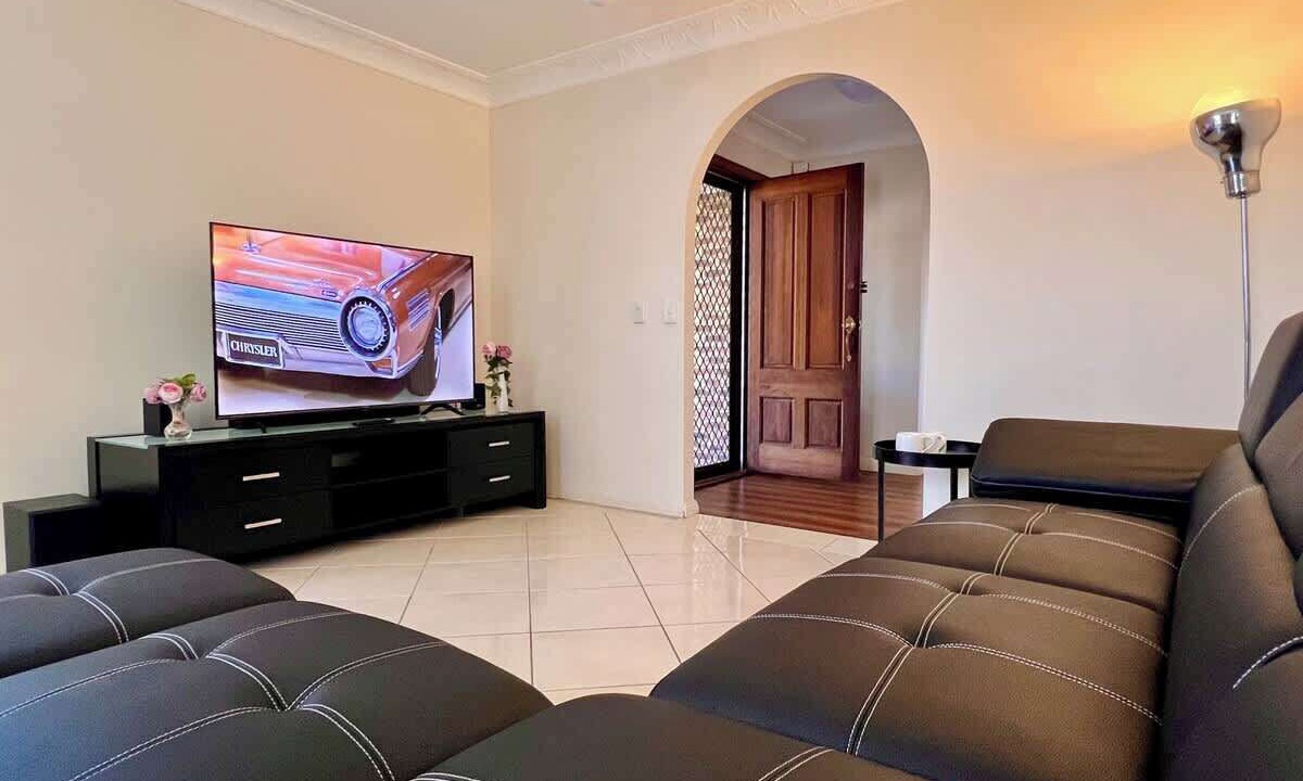 Photo of Livingroom in Mermaid Waters