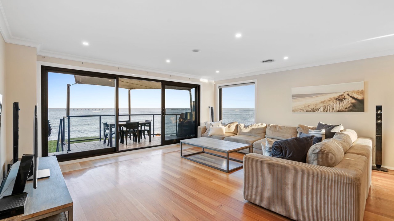Photo of Livingroom in The Entrance North