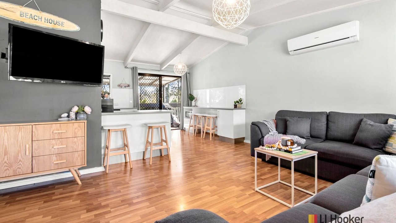 Photo of Livingroom in Surf Beach