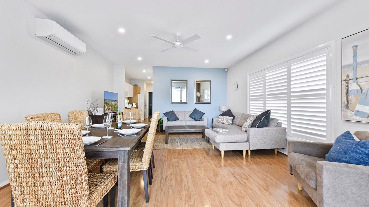 Photo of Livingroom in Caves Beach