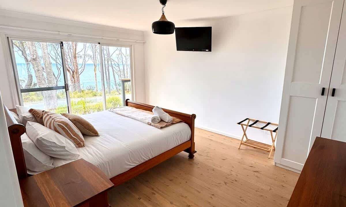 Photo of Bedroom in Depot Beach