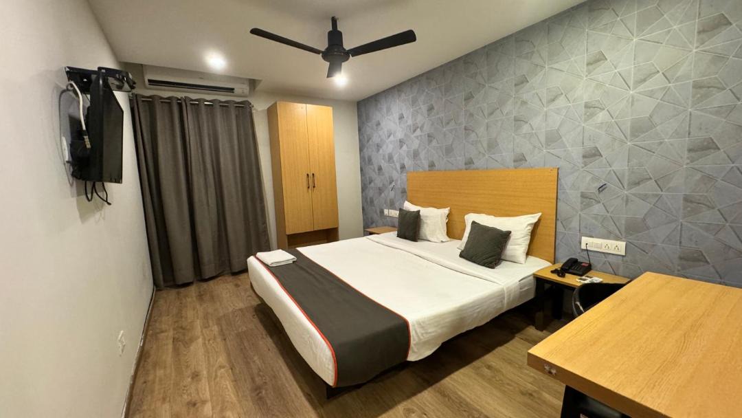 Photo of Bedroom in Mylapore Tiruvallikk