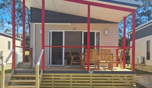 Superior Poolside 2 Bedroom Cabin