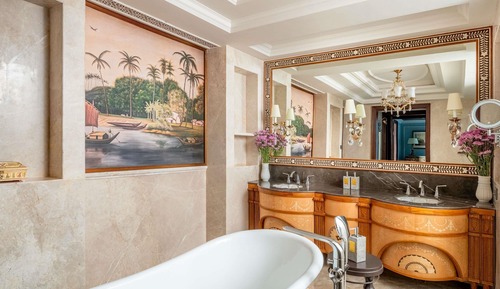 Raffles Lakeshore Manor, Non Island Suite