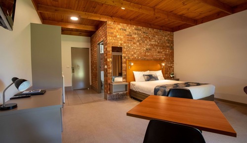 Studio, 1 Queen Bed, Accessible, River View