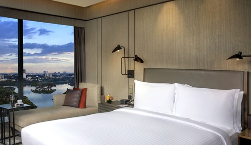 King Executive with Bathtub and Lounge Access