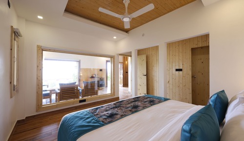 Premium Chalet with Lawn