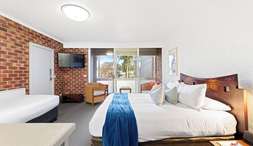 First Floor Non Waterfront Room 