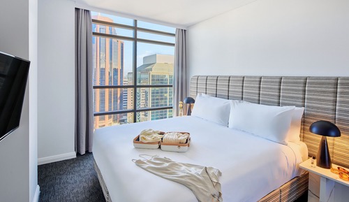 1 Bedroom Corner Harbour View Suite