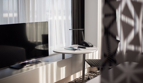Deluxe Room, 1 King Bed, Corner