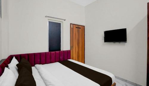 Deluxe Room (2 Adults + 1 Child)
