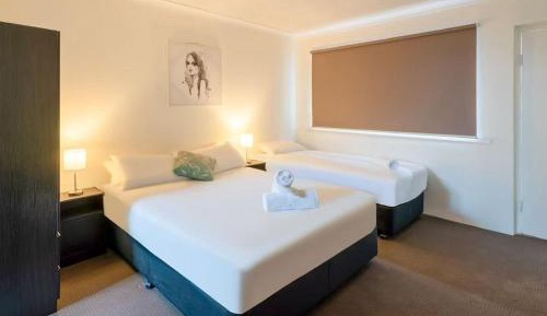 Lakeside Superior Queen Single Room