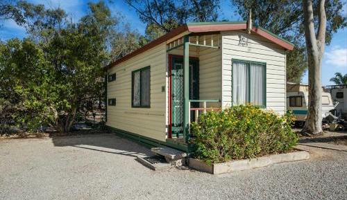 Economy One-Bedroom Cabin - Pet Friendly