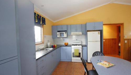 Deluxe Two-Bedroom Cabin - 6 Berth