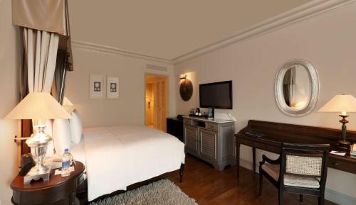 Executive King Room with Access to Executive Lounge , with Happy Hours 1+1 offer at Lounge Bar , 20% off on Food & Beverages and Spa