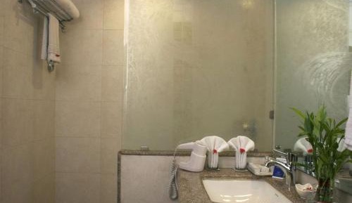 Deluxe Room - 1 King Bed 23 22Sqm Monument View Living Area